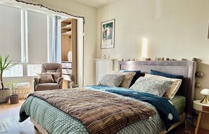 2 bedrooms, iron/ironing board, WiFi, bed sheets