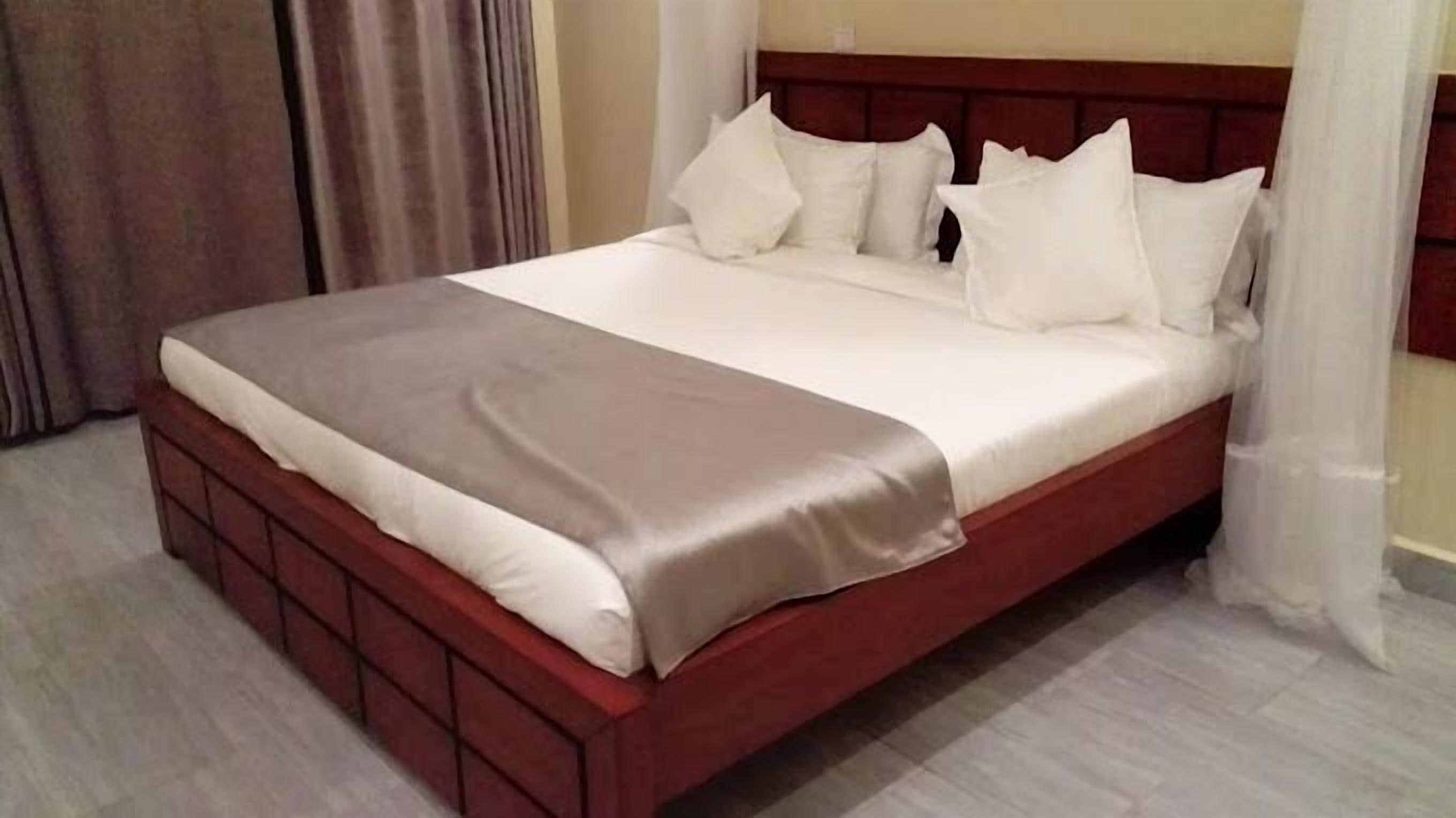 WiFi (free), bed sheets