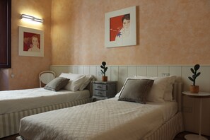 2 chambres, fer et planche à repasser, Wi-Fi, draps fournis