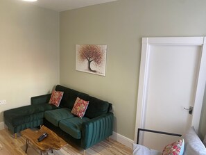 TV - Curzon- 2 Bedroom 5 Beds Ideal for Contractors (Gateshead)