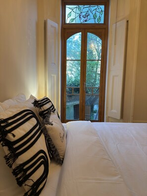 2 bedrooms, iron/ironing board, Internet, bed sheets