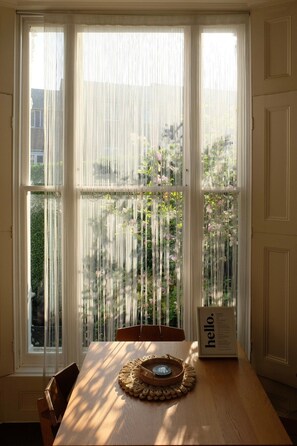 Dining - London 2 bed | Iconic Abbey Road | Zone 2 (London)