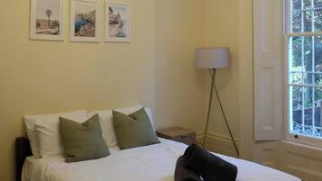 2 habitaciones, tabla de planchar con plancha y acceso a internet