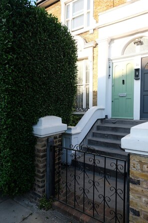 Unclassified image, 3 of 59, button - London 2 bed | Iconic Abbey Road | Zone 2 (London)