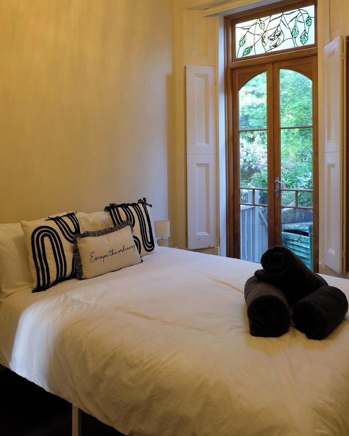2 habitaciones, tabla de planchar con plancha, internet y ropa de cama 
