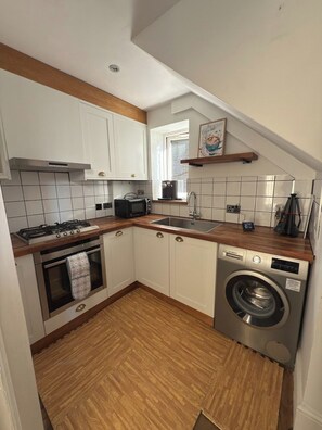 Coffee/tea maker, fridge, microwave, oven