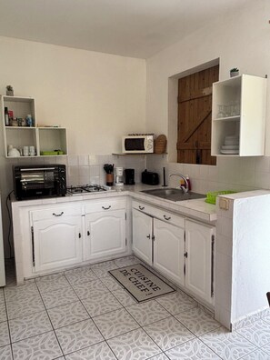 Fridge, microwave, oven, stovetop - Kaz Soley Péyi (Capesterre-de-Marie-Galante)
