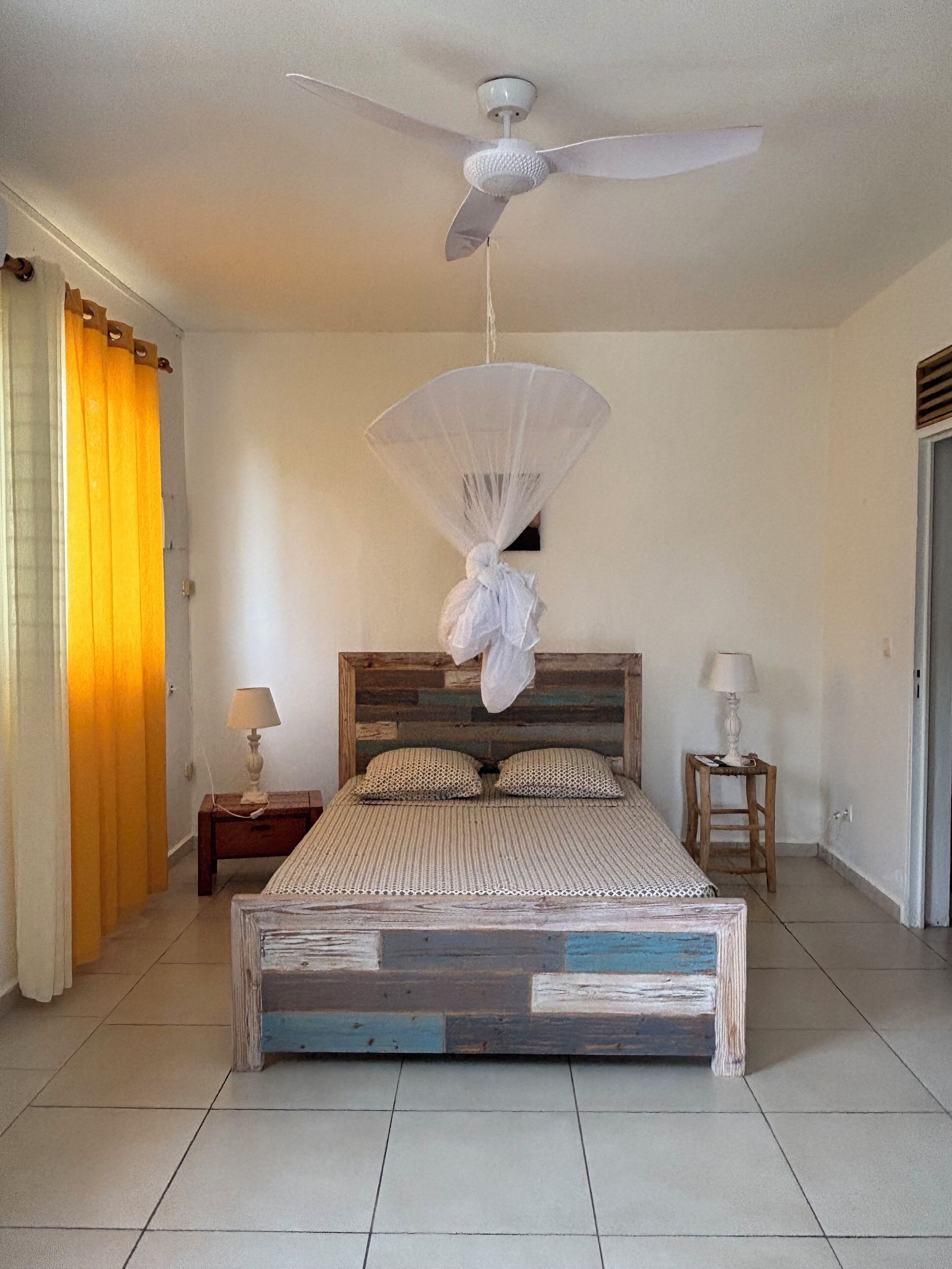 Iron/ironing board, WiFi, bed sheets