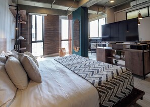 1 habitación, caja de seguridad en la habitación y escritorio 