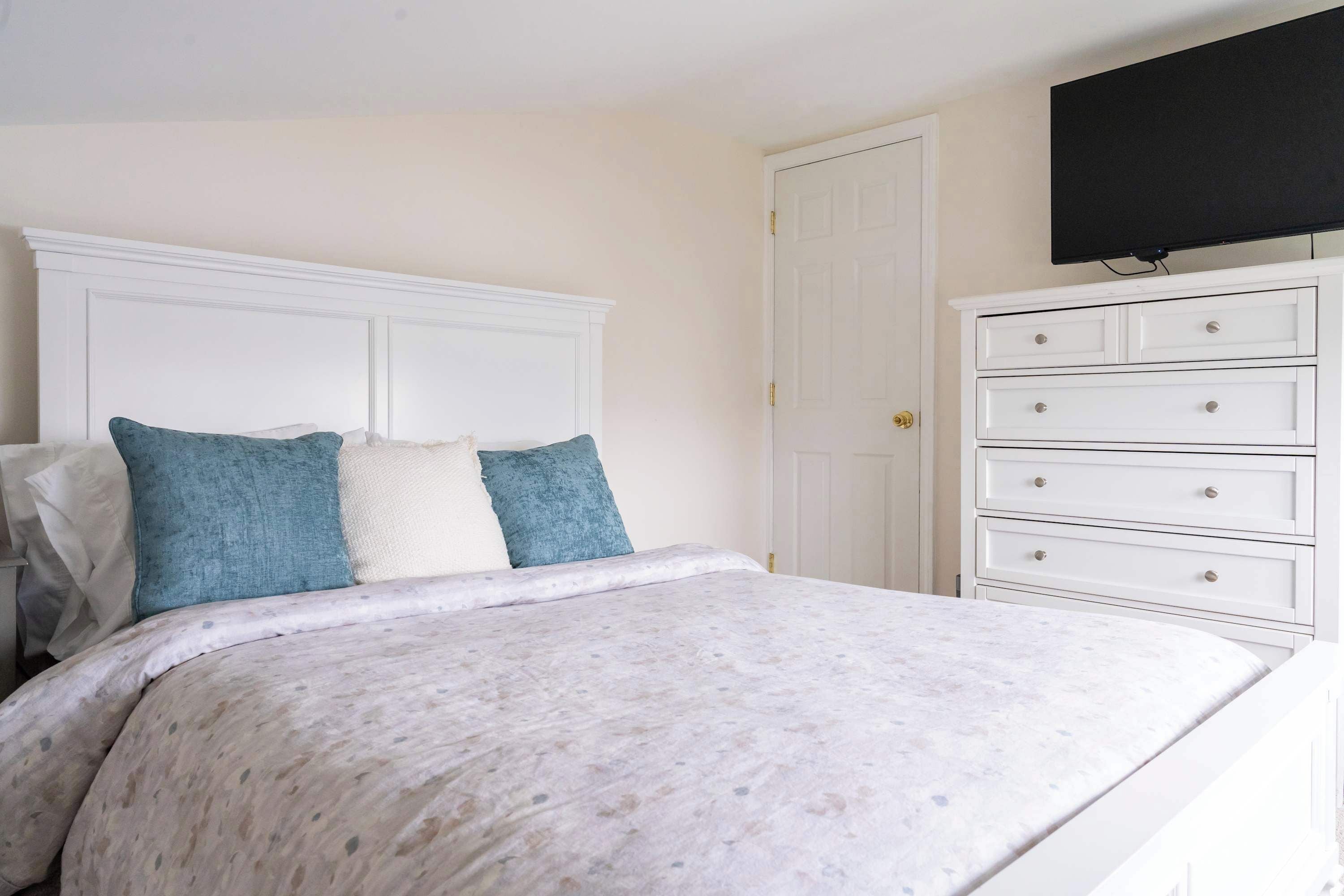 4 bedrooms, iron/ironing board, travel cot, WiFi