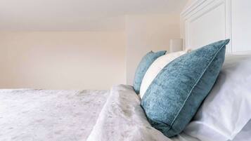 4 habitaciones, tabla de planchar con plancha, cuna de viaje y wifi