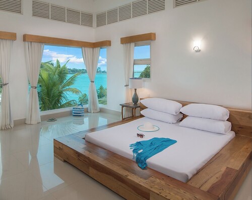 Luxurious 7-bedroom villa with golf cart/personal maid in lovely Puerto Plata