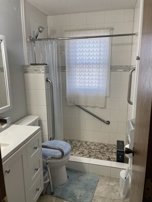 Dusche, Haartrockner, Handtücher, Seife