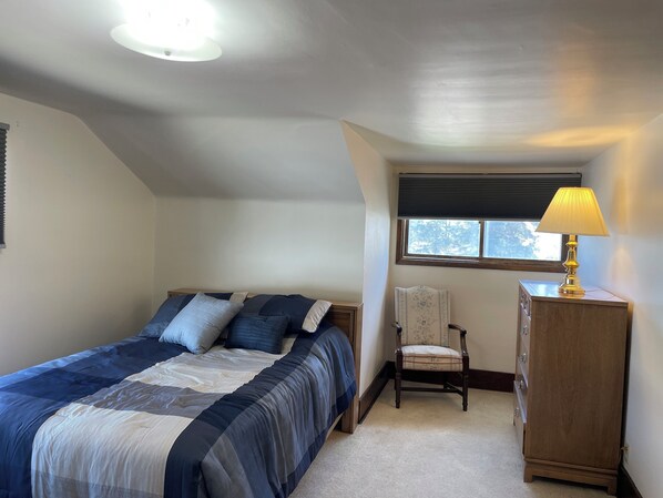 3 Schlafzimmer, Schreibtisch, Bügeleisen/Bügelbrett, Reisekinderbett