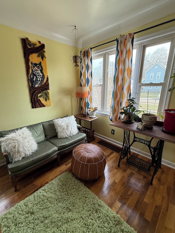 Colorful Quirky 2-bdrm House. Sleeps 6. Private Yard. 2 Miles From Dwtn Gr. - Michigan