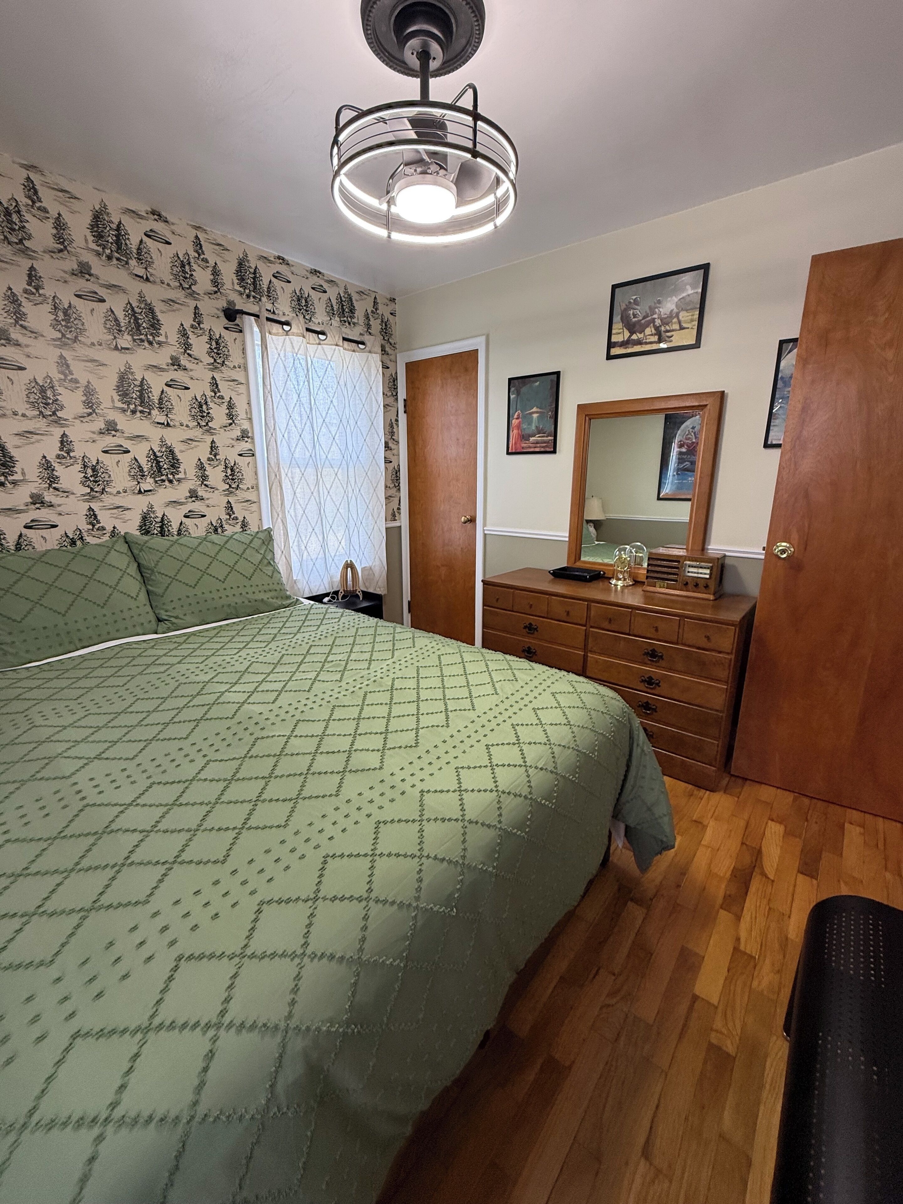 2 bedrooms, iron/ironing board, travel crib, free WiFi