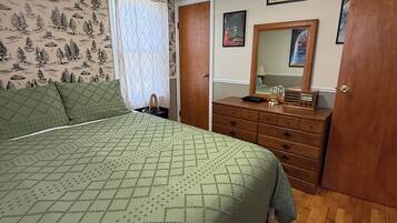 2 bedrooms, iron/ironing board, travel crib, free WiFi