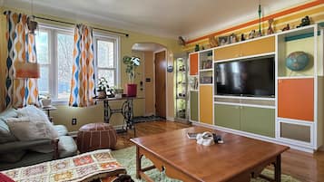 Smart-TV, DVD-Player, Bücher, Videothek