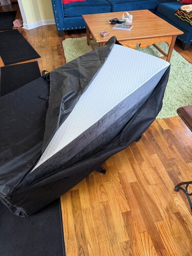 Colorful Quirky 2-bdrm house. Sleeps 6. Private yard. 2 miles from dwtn GR.