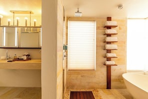 Doccia, asciugacapelli, bidet