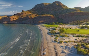 Solsenger og strandhåndklær