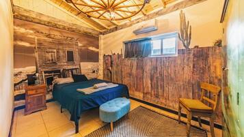 5 bedrooms, iron/ironing board, WiFi, bed sheets