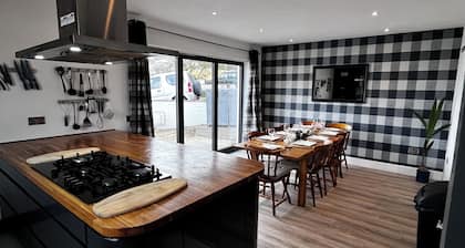 Spacious 4 bedroom house & 3 reception rooms