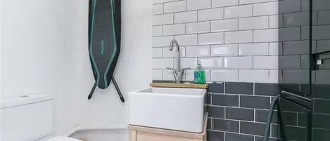 淋浴設備、風筒、提供毛巾、番梘