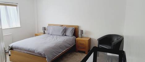 4 Schlafzimmer, Bügeleisen/Bügelbrett, kostenloses WLAN, Bettwäsche