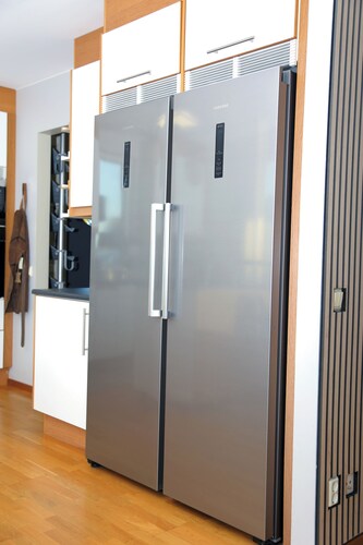 5-Bed-Rooms House with Jacuzzi, Free Parking, and 2 Toilet-Bathrooms in Malmö