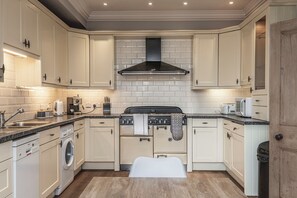 Réfrigérateur, micro-ondes, four, lave-vaisselle