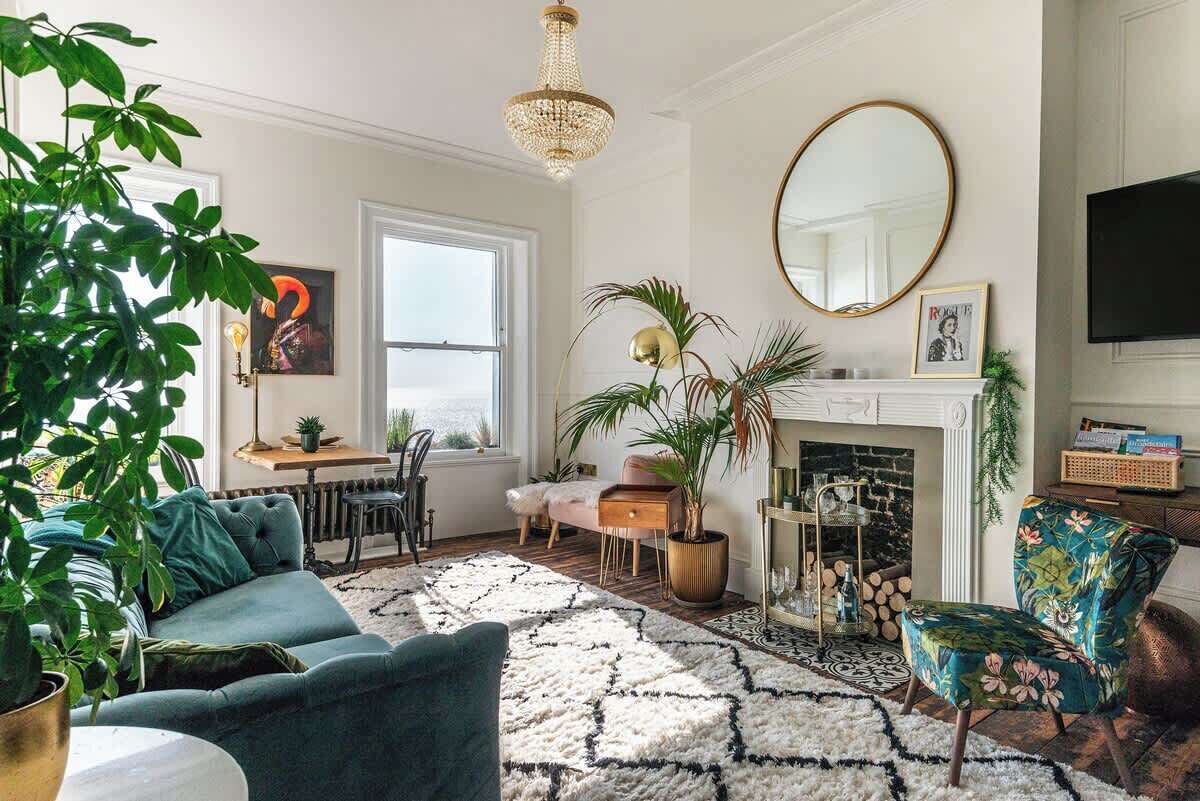 TV, fireplace