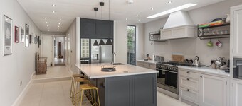 Serenity Sands - Modern 4 bedroom home