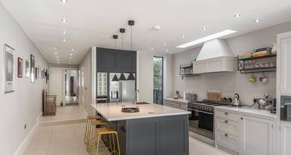 Serenity Sands - Modern 4 bedroom home