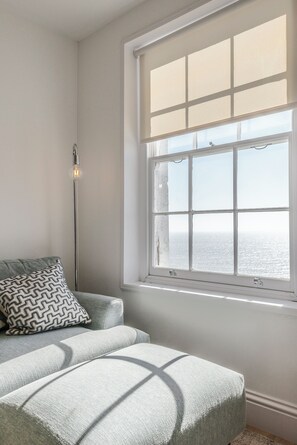 Living area - Wellington Retreat- central Ramsgate, sea-views (Ramsgate)