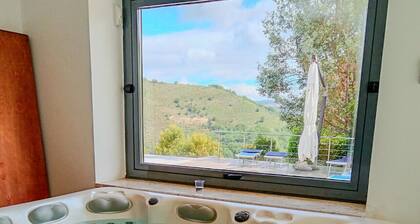 Ville Petrara: villa with pool and spa in the vineyards