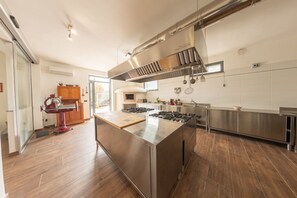 Kühlschrank, Ofen, Herdplatte, Geschirrspüler