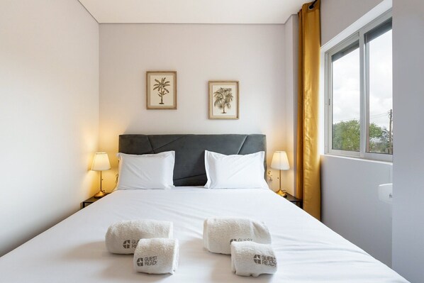 2 chambres, fer et planche à repasser, accès à Internet, literie fournie