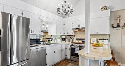 Lakefront Paradise on Lake Martin- Boathouse, Dock, Game Room & More!
