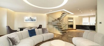 Spectacular Aircon 4BDR w/Roof Terrace