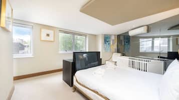 4 bedrooms, iron/ironing board, free WiFi, bed sheets