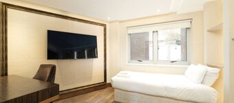 Spectacular Aircon 4BDR w/Roof Terrace