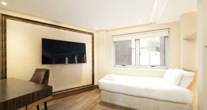 Spectacular Aircon 4BDR w/Roof Terrace