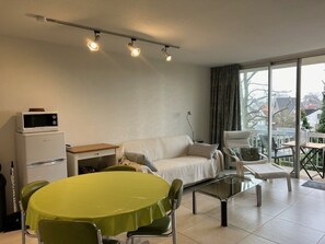 Dining - Cozy Studio Near Center and Beach (Koksijde)