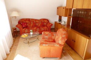 TV - Haus am Röthel, on the edge of the Black Forest with a view of the Rhine plain. (Lauf)