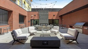 Outdoor dining - Landing | Spectacular 1BD, Rooftop Lounge, Gym (Denver)