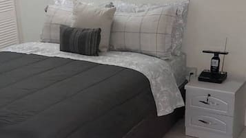 3 bedrooms, desk, iron/ironing board, WiFi