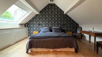 3 slaapkamers, een strijkplank/strijkijzer, wifi, beddengoed