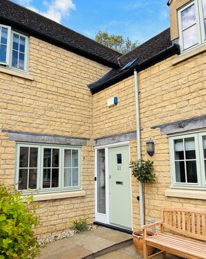 Exterior - Stunning luxury Cotswolds escape in beautiful village (Stourton)