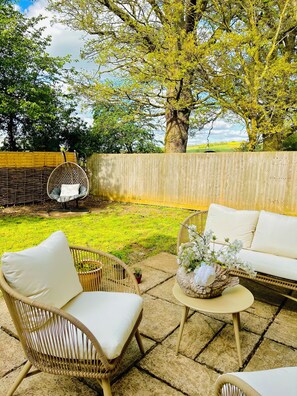 Terrace/patio - Stunning luxury Cotswolds escape in beautiful village (Stourton)